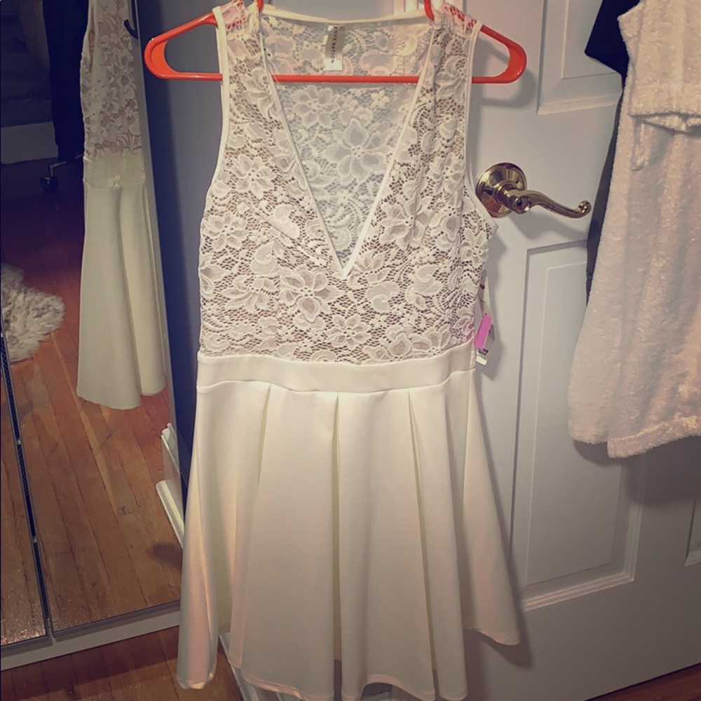 White lace dress never worn